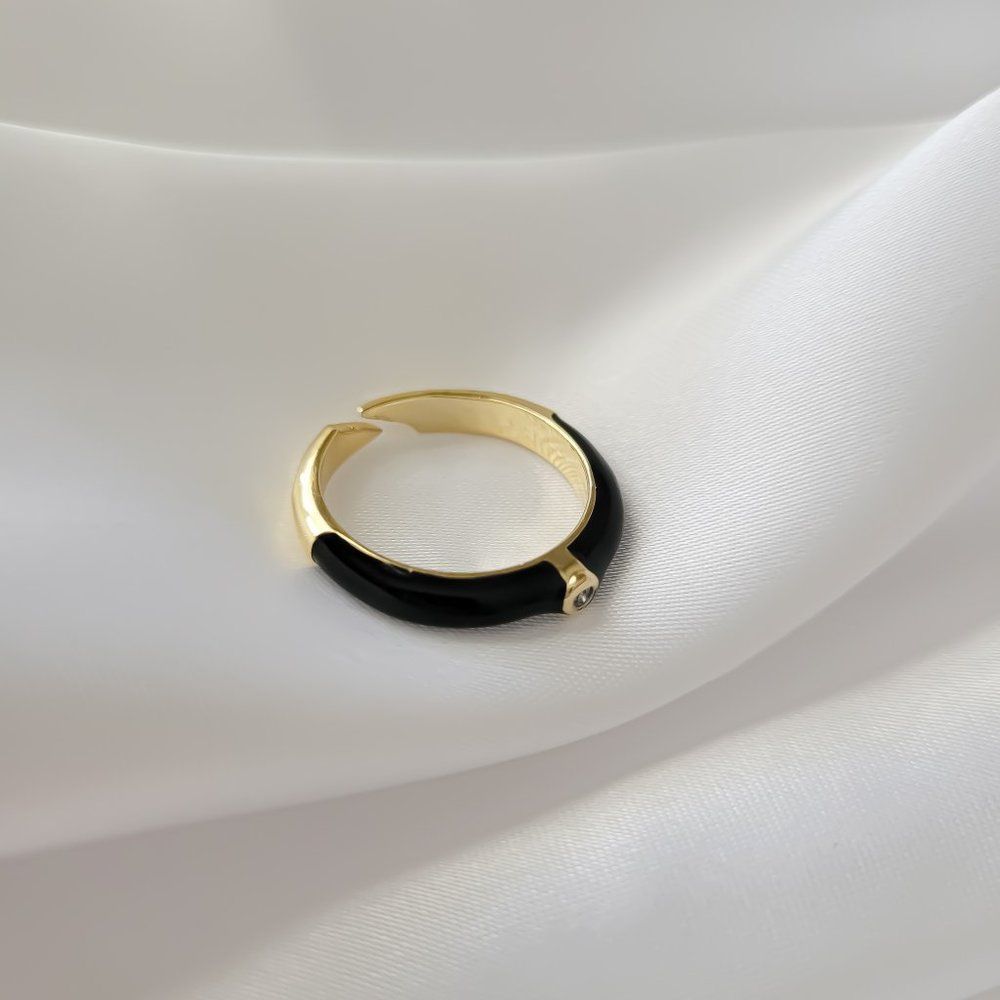7/$35 Gold and Black Enamel Statement Ring Rhinestone Minimalist Ring - Picture 4 of 8